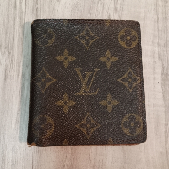 Louis Vuitton Monogram Bi Fold WalletAuthentic Unisex